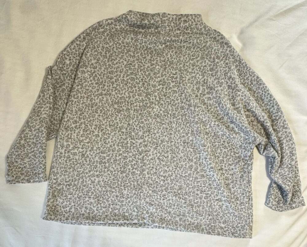 Banana Republic Brushed Knit Top Womens Size MP Petite Gray Animal Print Mock Ne